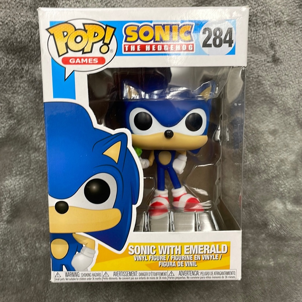 SONIC WITH EMERALD Pop Vinyl #284 FUNKO GAMES SONIC THE HEDGEHOG SEGA